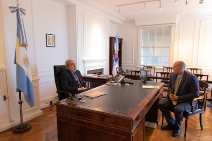 Посланик Михайлов се срещна с министър Анибал Фернандес